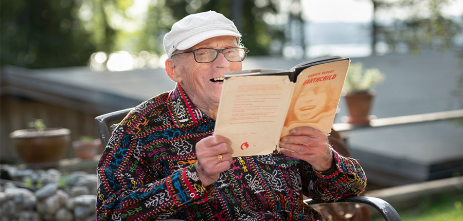 Warren Brodey, psychiatre, hippie, humaniste, passionné de cybernétique (l’ancêtre de l’IA) et centenaire